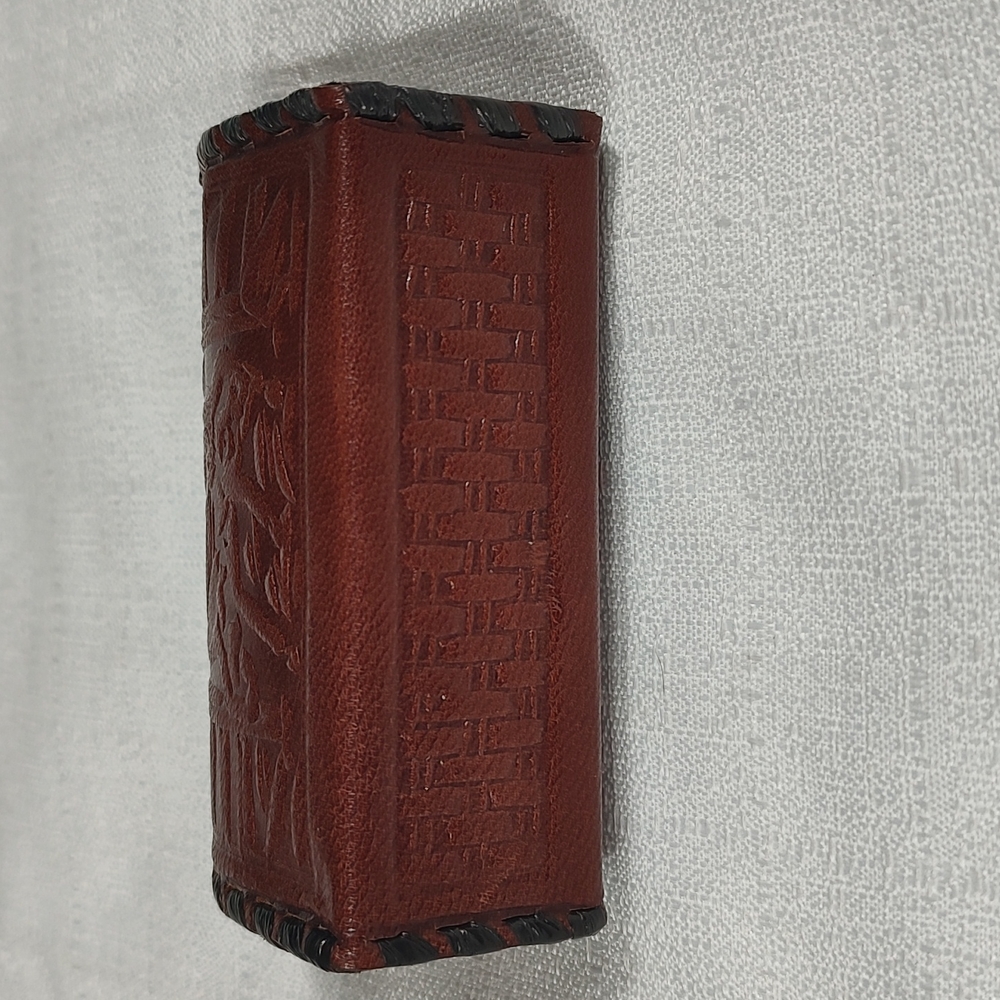 Small Cowhide Leather Money Coin Purse Metal Clasp Closer Square Bottom - Picture 3 of 11